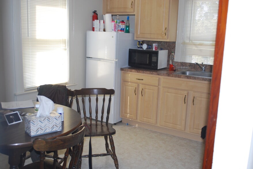 Eat-In Kitchen - 111 S Main St