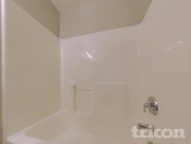 Building Photo - 725 Jack Russell Ct