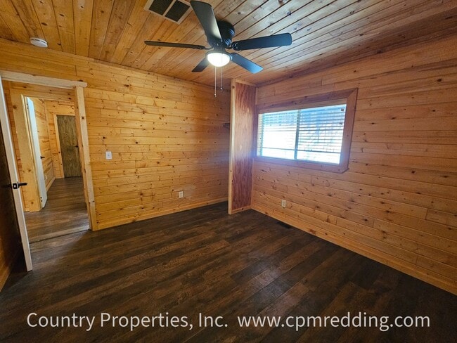 Building Photo - Country Living with 4 Bedrooms plus an Office!