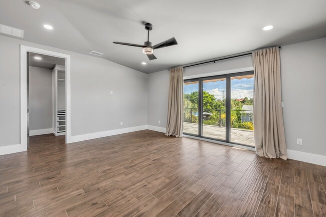 Building Photo - 1707 N Peninsula Ave