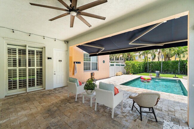 Building Photo - 231 Caravelle Dr