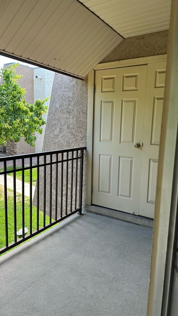 Building Photo - 1 Bedroom Condo with community pool & tenn...