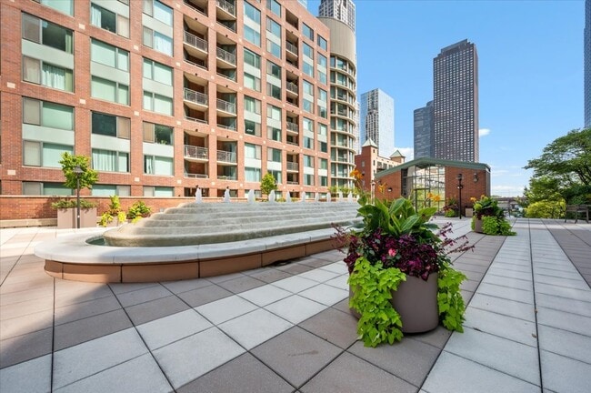 Building Photo - 480 N McClurg Ct