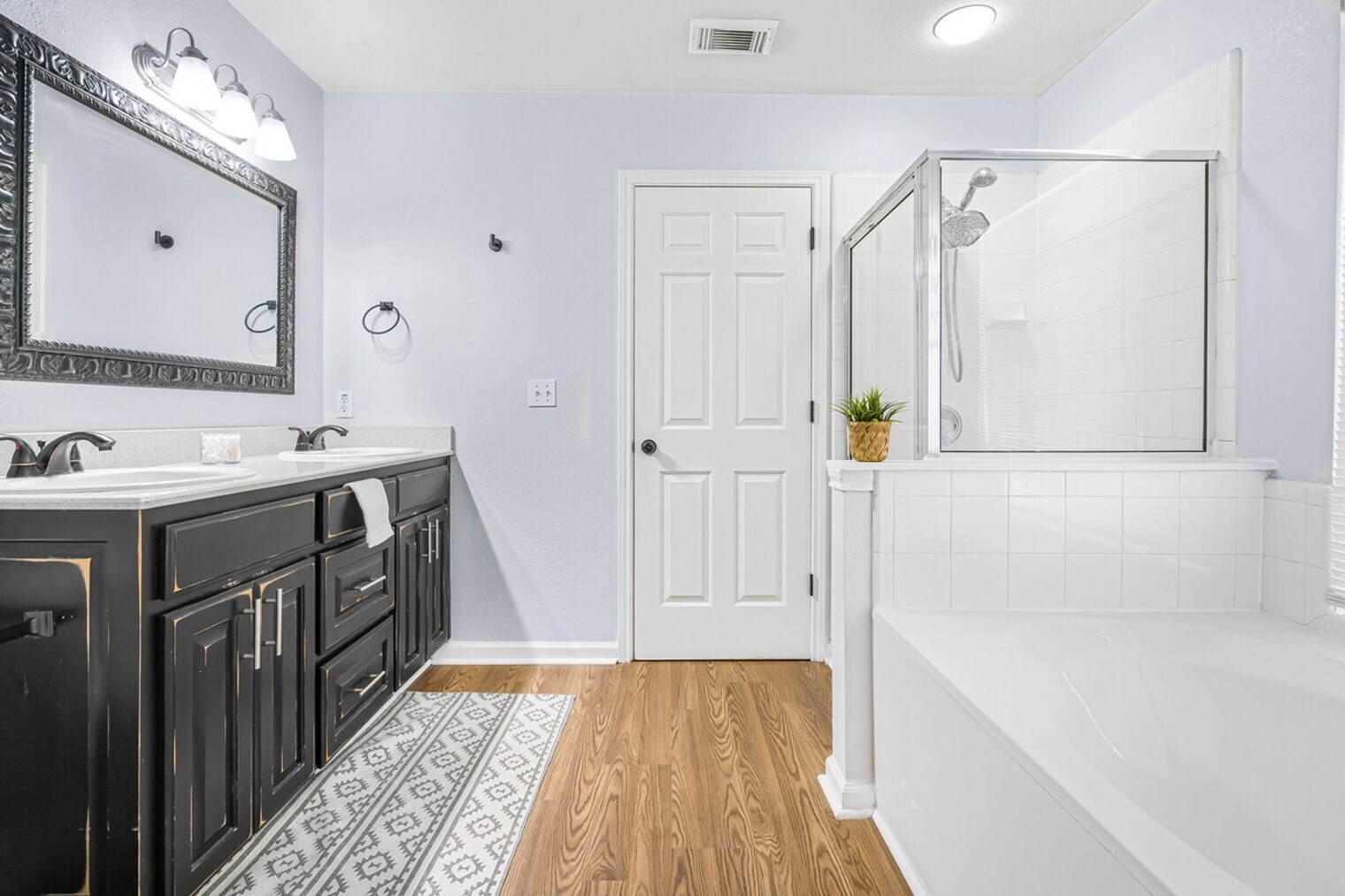 Building Photo - 905 Melted Candle Cove