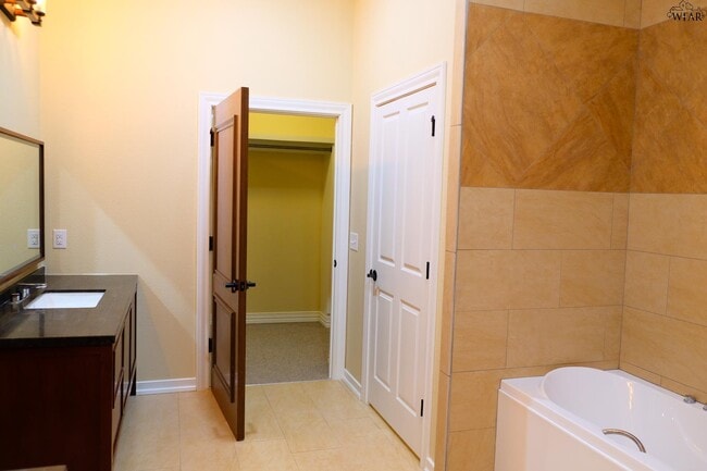 Building Photo - 20 Edwards Way