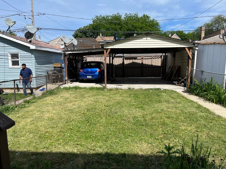 Building Photo - 2209 N Keeler Ave