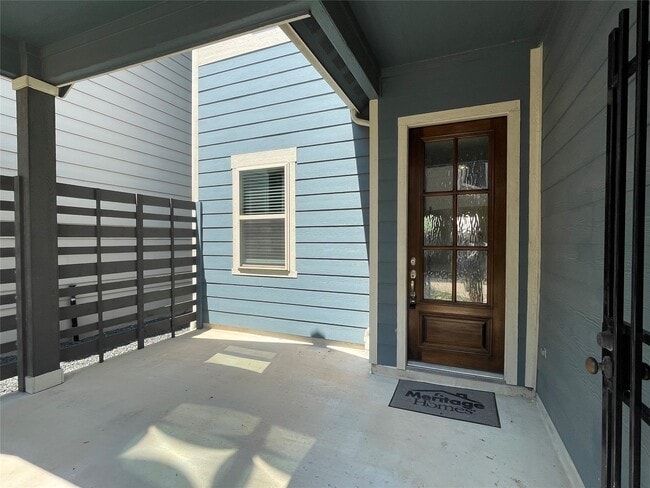 Building Photo - 10418 Quiet Courtyard Rd