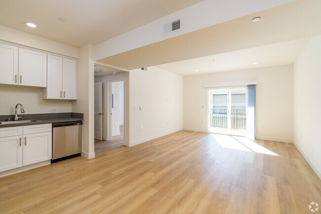 Building Photo - 14825 Delano St