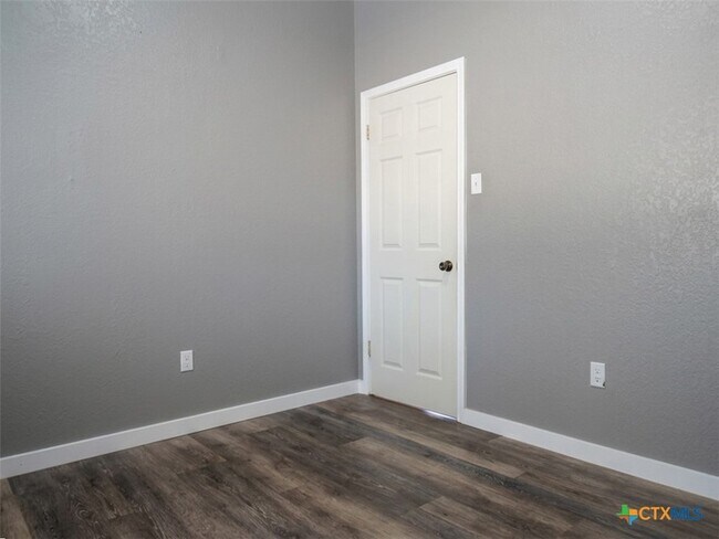 Building Photo - 202 Appaloosa Dr