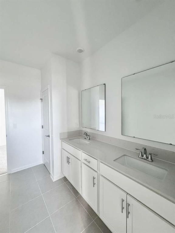 Building Photo - 5664 Lemon Grass St