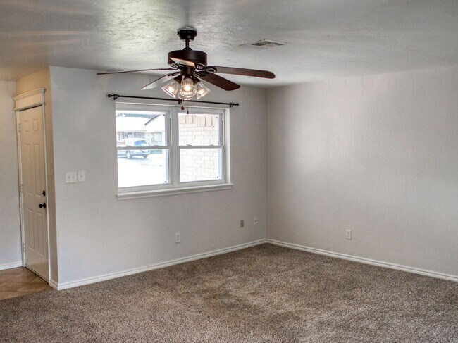 Building Photo - 3 Bedroom 2 Bath home in Shawnee!
