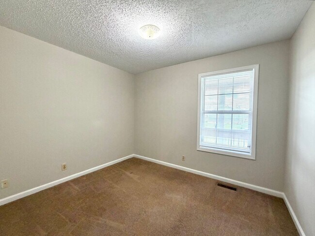 Building Photo - 401 Old Glory Ln