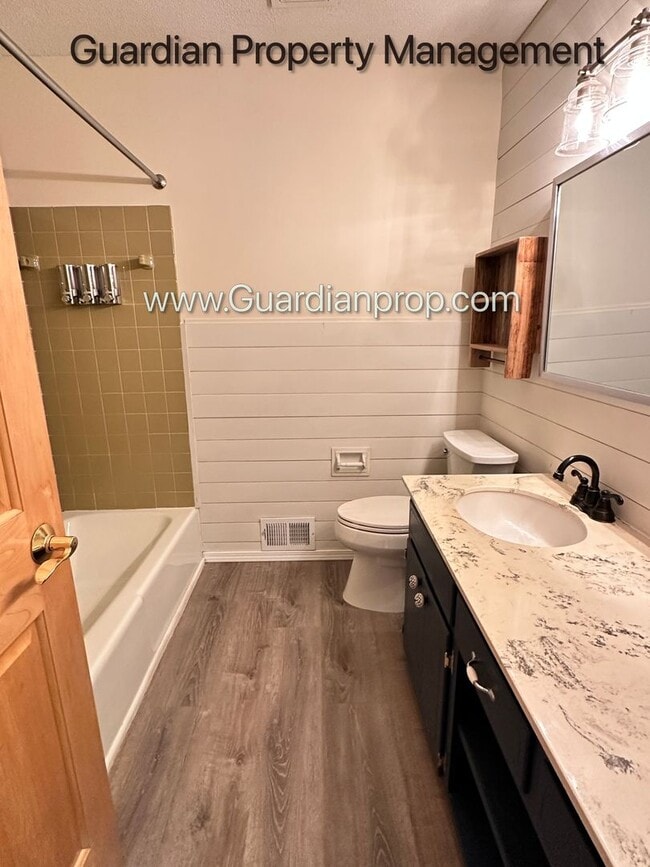 Building Photo - South West Bloomington Single Family Home,...