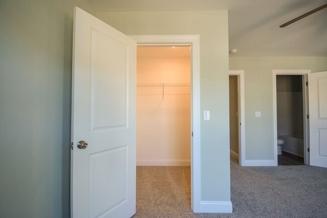 Building Photo - Gorgeous 2 Bedroom Townhome in Beachside Village