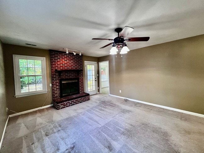 Building Photo - Welcome to this beautiful home in Salem La...