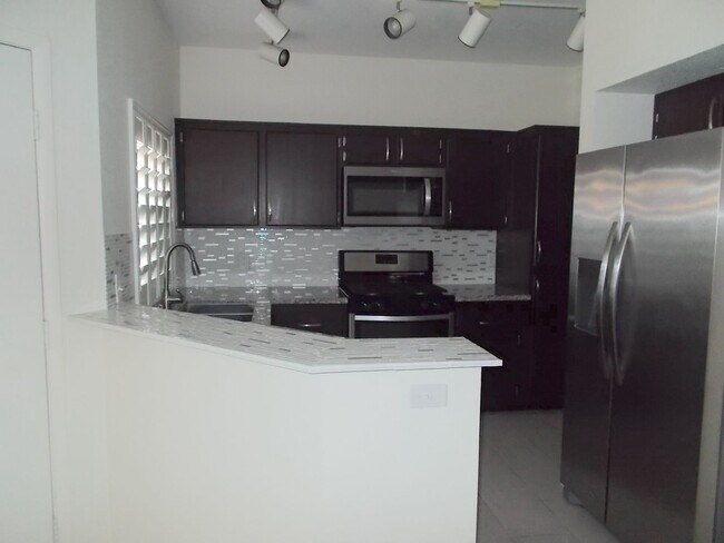 Building Photo - Beautiful 1-Bedroom Condo in Prime Bella V...