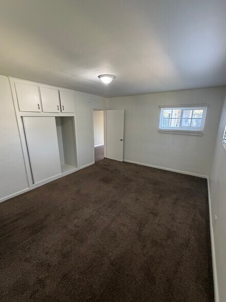 Building Photo - 2616 crestmoore pl