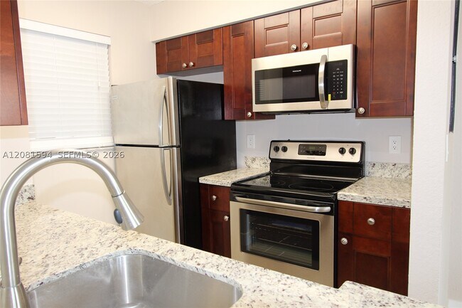 Building Photo - 2880 N Oakland Forest Dr
