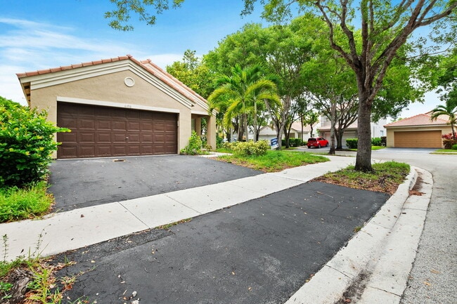 Building Photo - 4498 Dogwood Cir