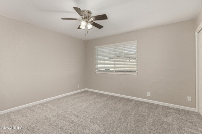 Building Photo - 2025 E Don Carlos