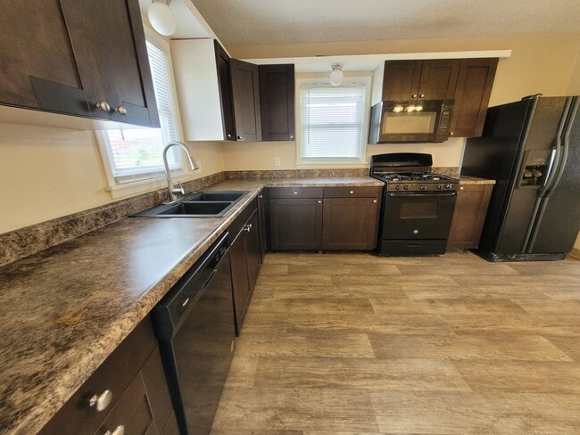 Building Photo - 2 Bedroom, 1 Bathroom Home 5 Minutes from Downtown!