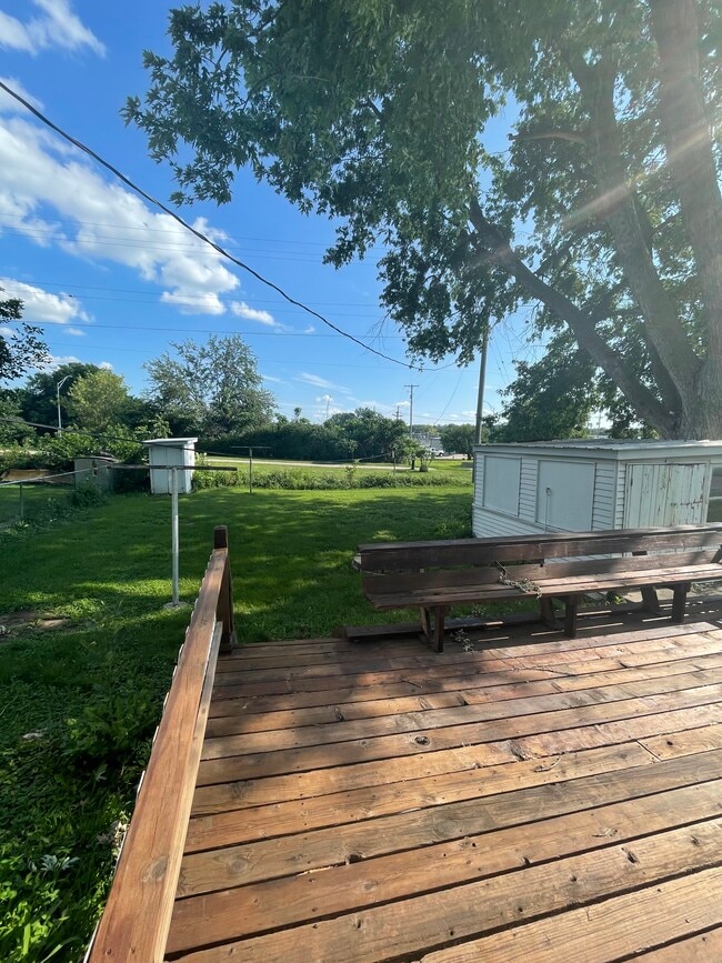 Building Photo - 403 E 2nd St