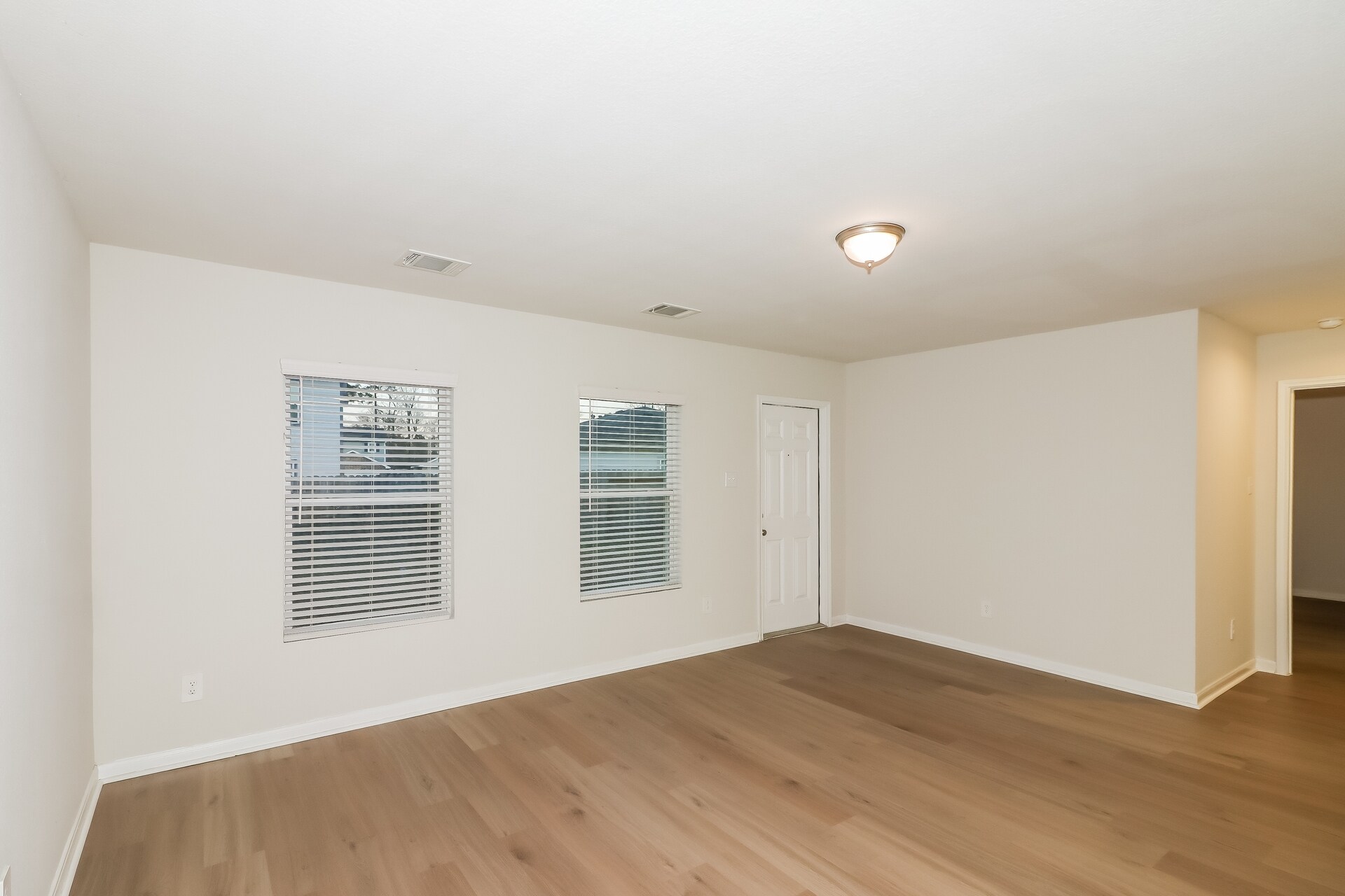 Building Photo - 10070 Cerritos dr
