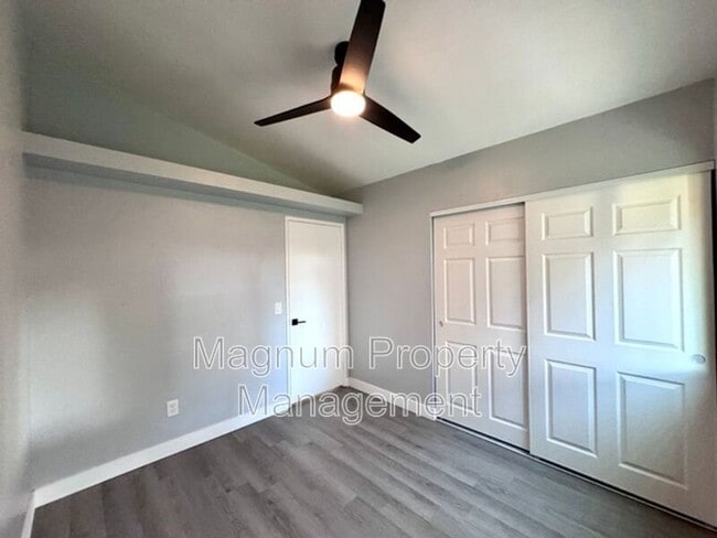 Building Photo - 45627 Clubhouse Dr