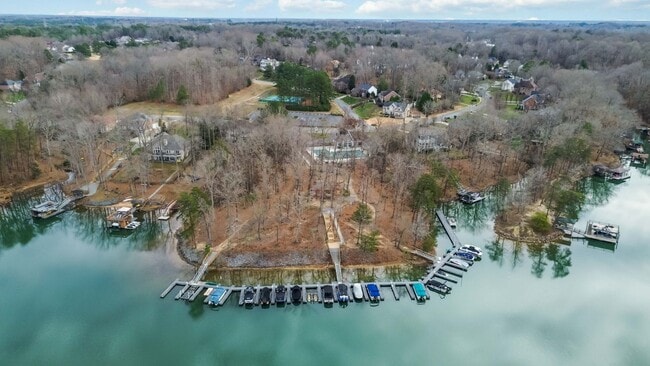 Building Photo - Beautiful Home just minutes from Mountain Island lake