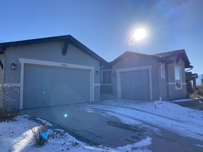 Building Photo - 4 bedroom - Hanging Lake Circle