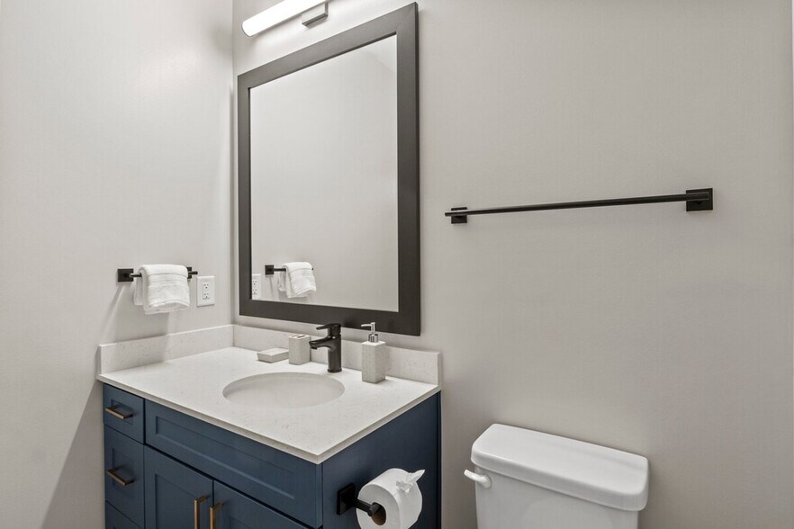 Building Photo - 2026 Clifton Ave