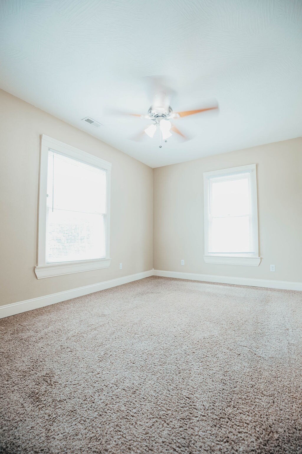 Building Photo - 1046 E Walnut St