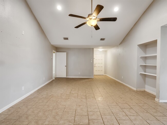 Building Photo - 18726 Wood Glen Ln