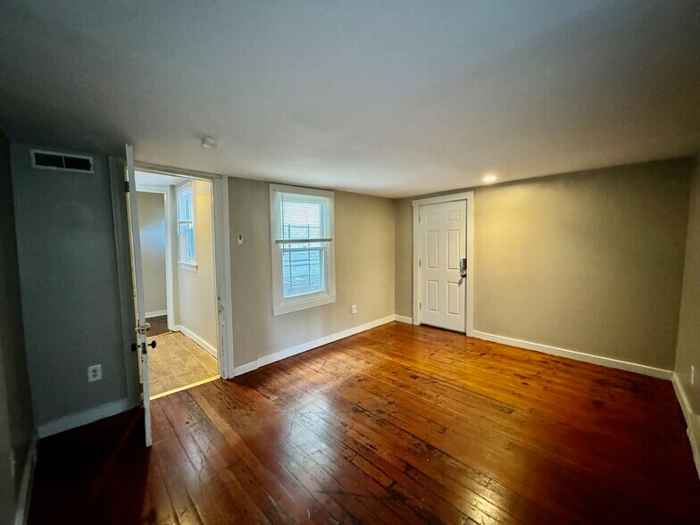 Building Photo - 202 Klotter Ave