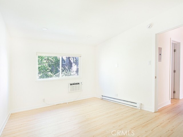 Building Photo - 2027 Vista Del Mar Ave