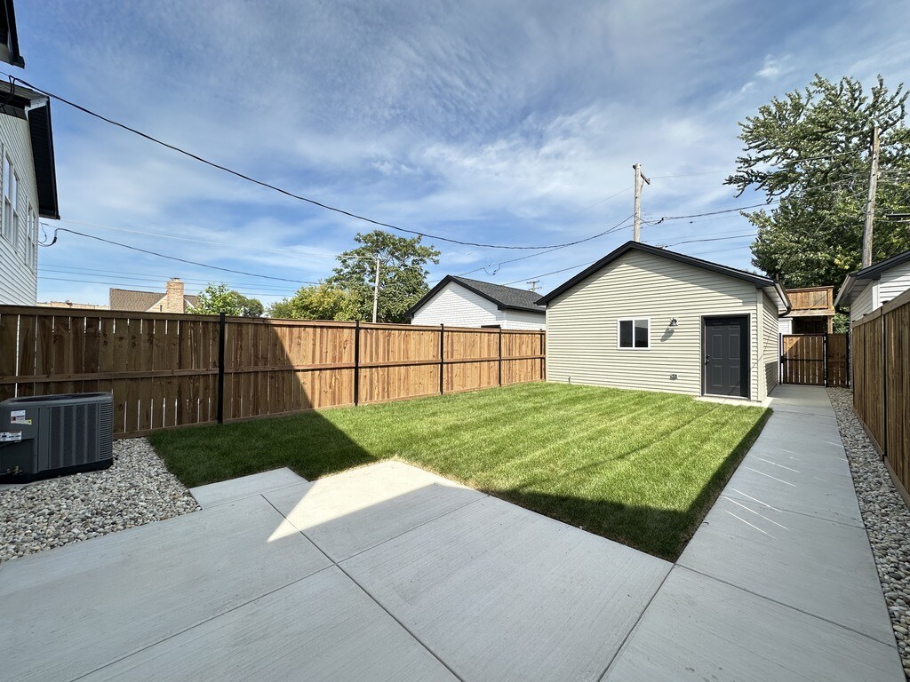 Building Photo - 555 N Springfield Ave