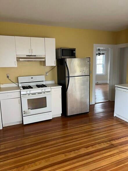 Primary Photo - 132 E Elm Ave