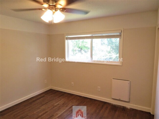 Building Photo - 131 SE 22nd Ave