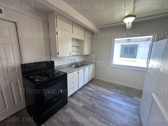Building Photo - $650 - 1 bed 1 bath - Duplex