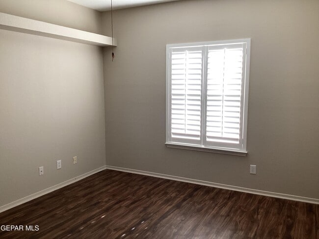 Building Photo - 305 Cloud Song E