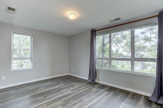 Building Photo - 867 20th St