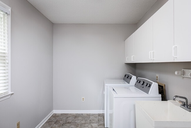 Building Photo - 3832 Doeskin Dr