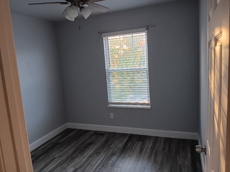 Building Photo - 1274 Garden Village Dr