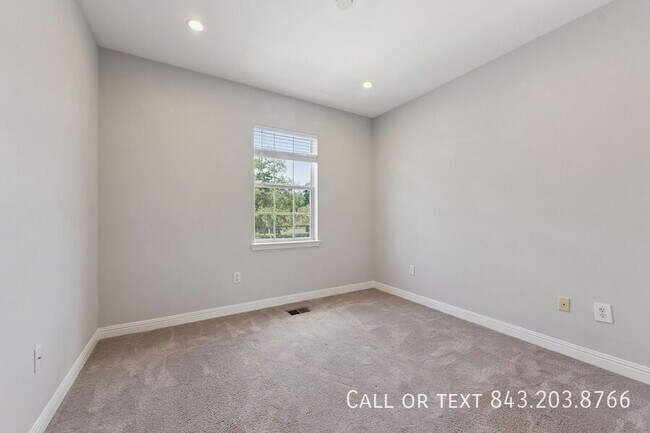 Building Photo - 4585 Great Oak Dr
