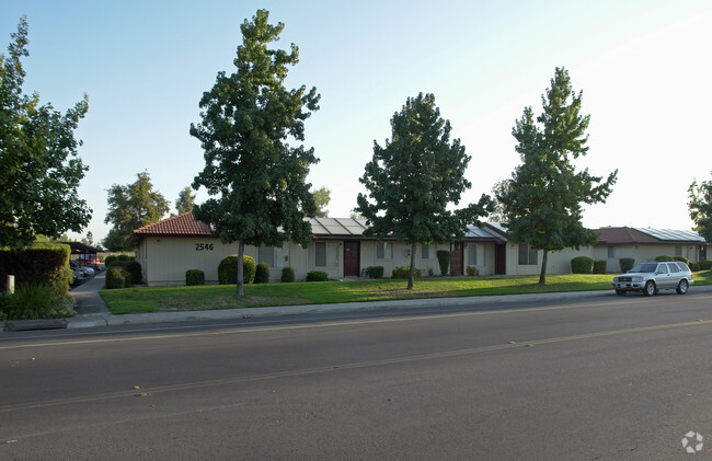 Building Photo - Country Creek Apartments