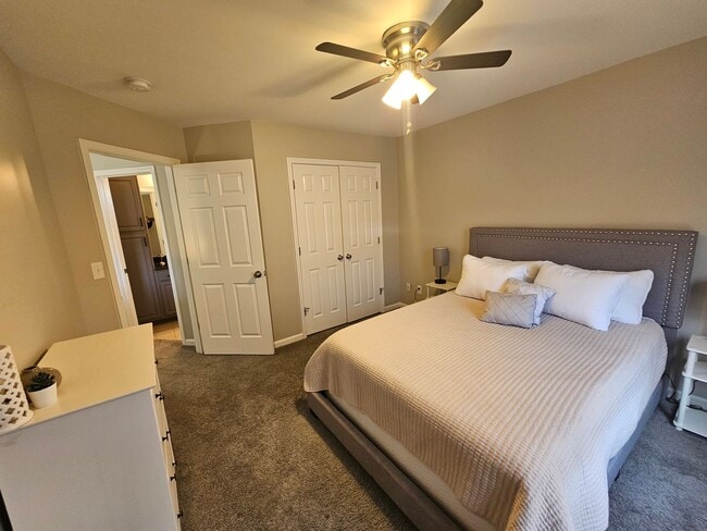 Building Photo - Nice Townhome!