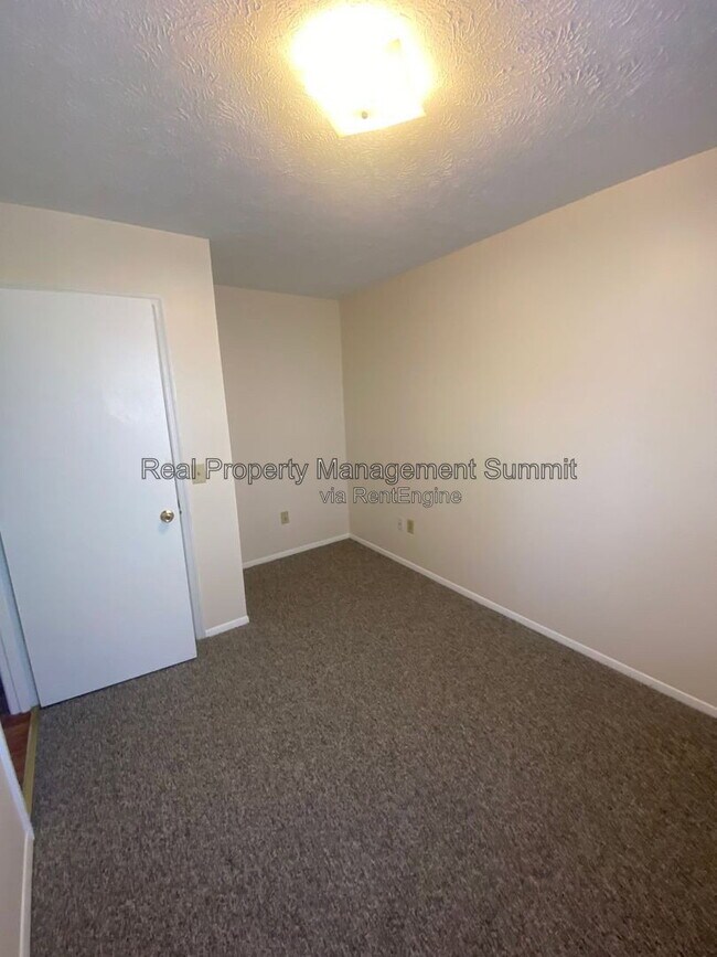 Building Photo - 457 Steeles Fort Rd