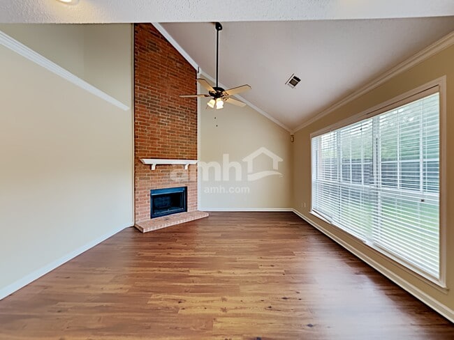 Building Photo - 9997 Woodland Grove Dr