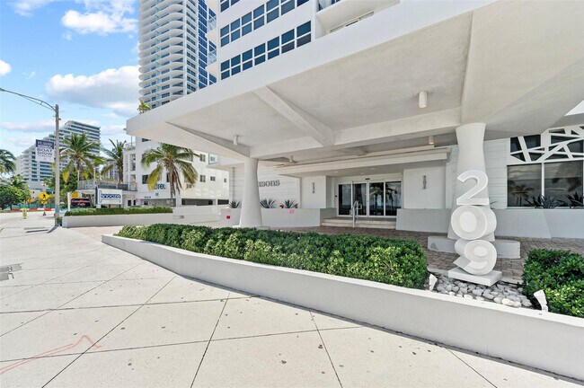 Building Photo - 209 N Fort Lauderdale Beach Blvd
