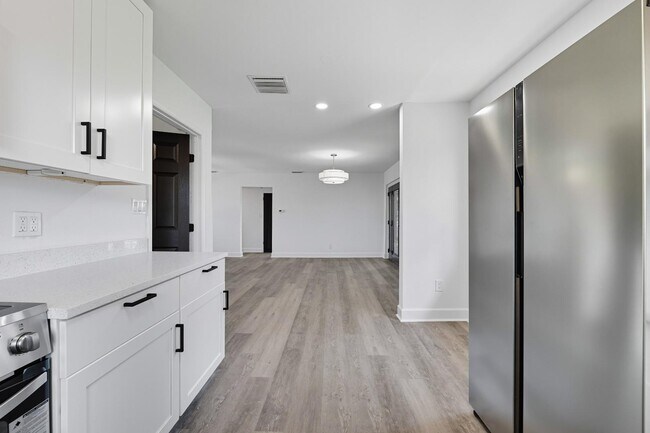 Building Photo - 2491 Coronado Way